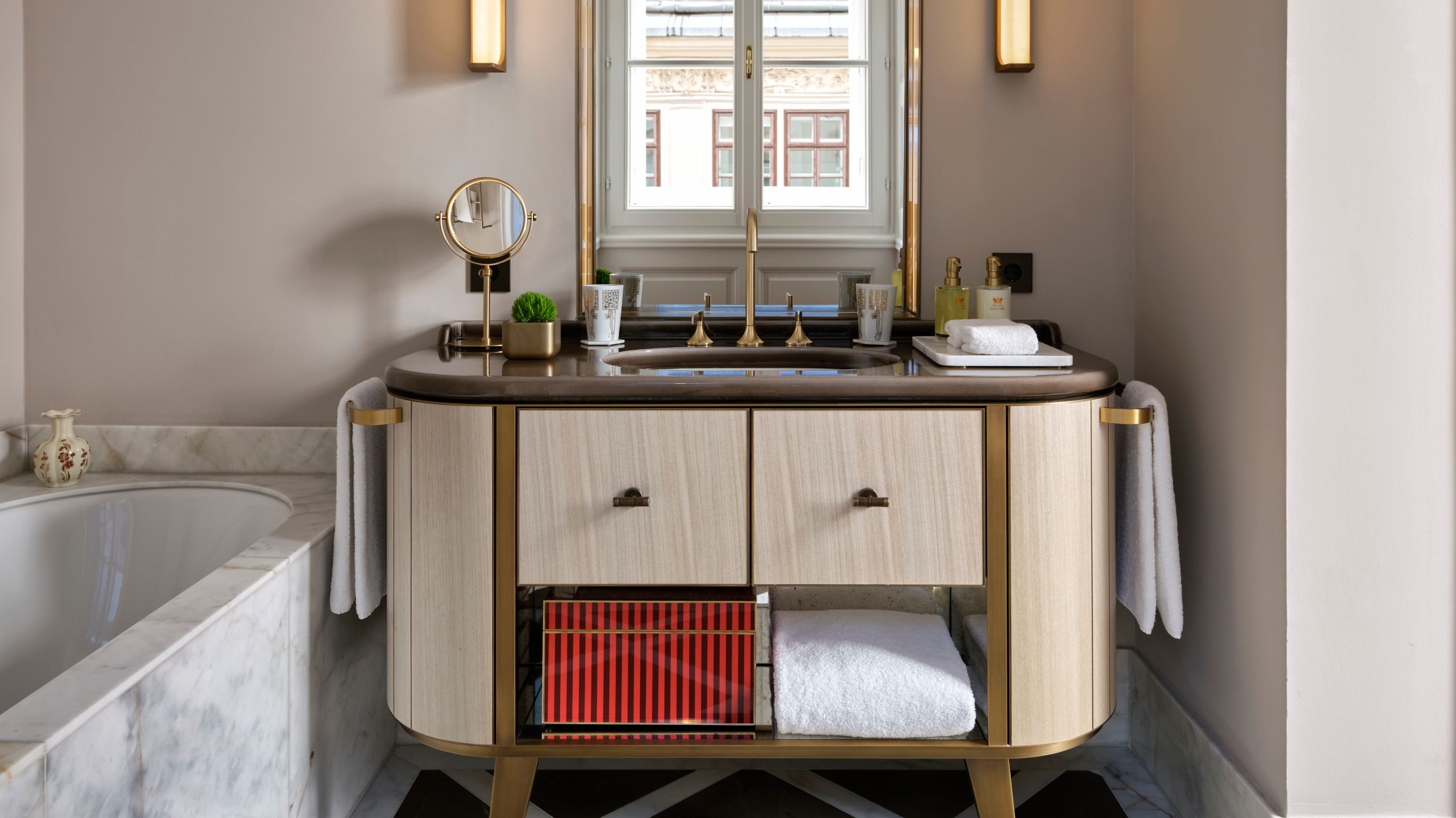 Bathroom Deluxe Room