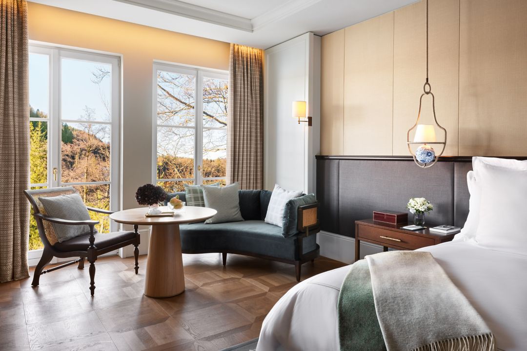 Premier Lakeside Room