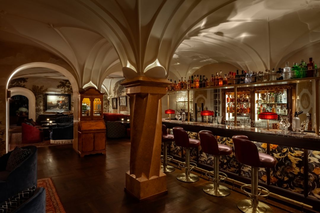 Schloss Bar Tables