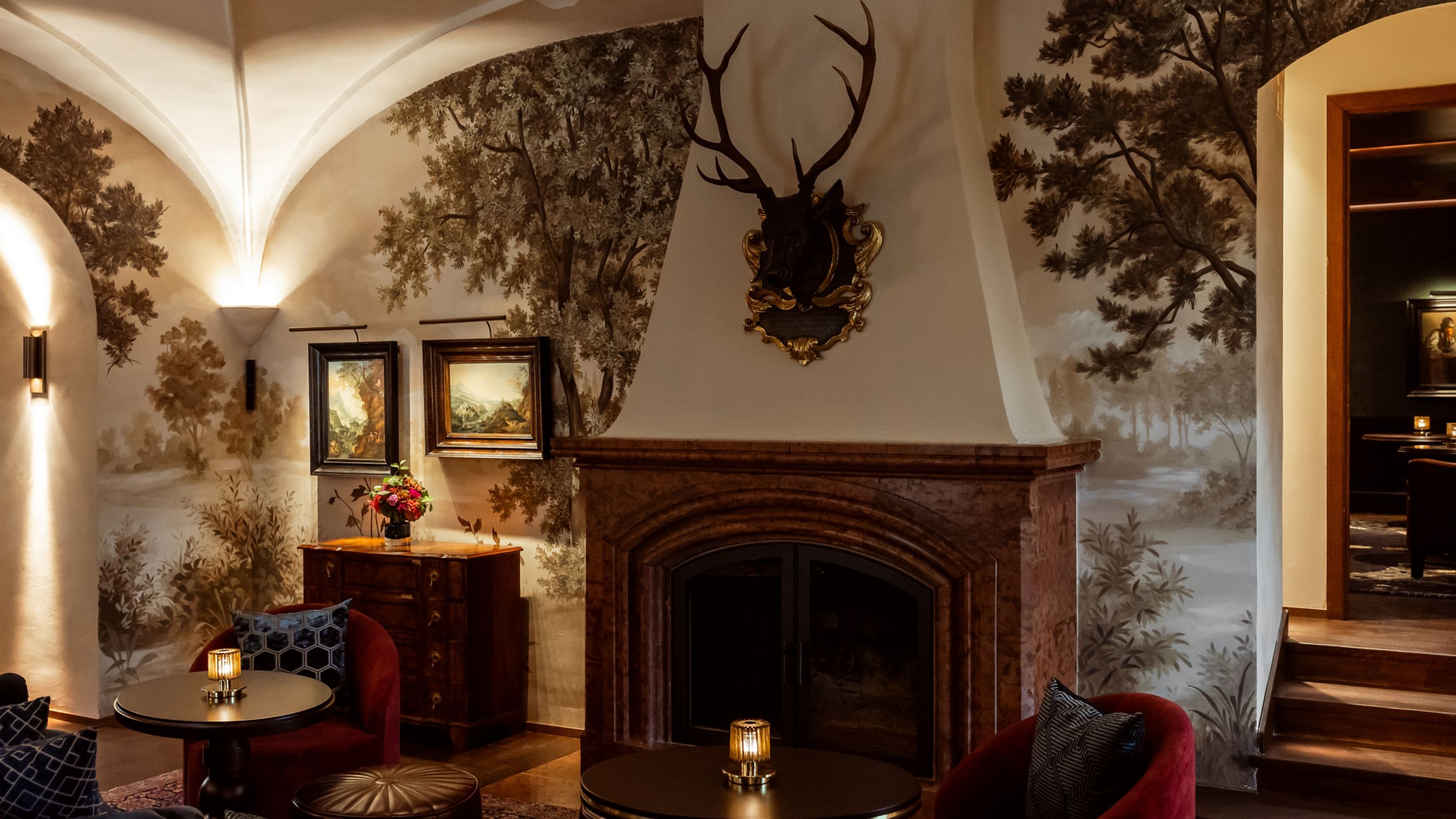 Fireplace in Schloss Bar