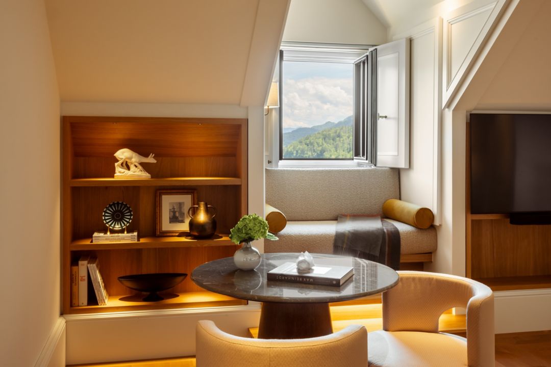 Premier Lakeview Suite