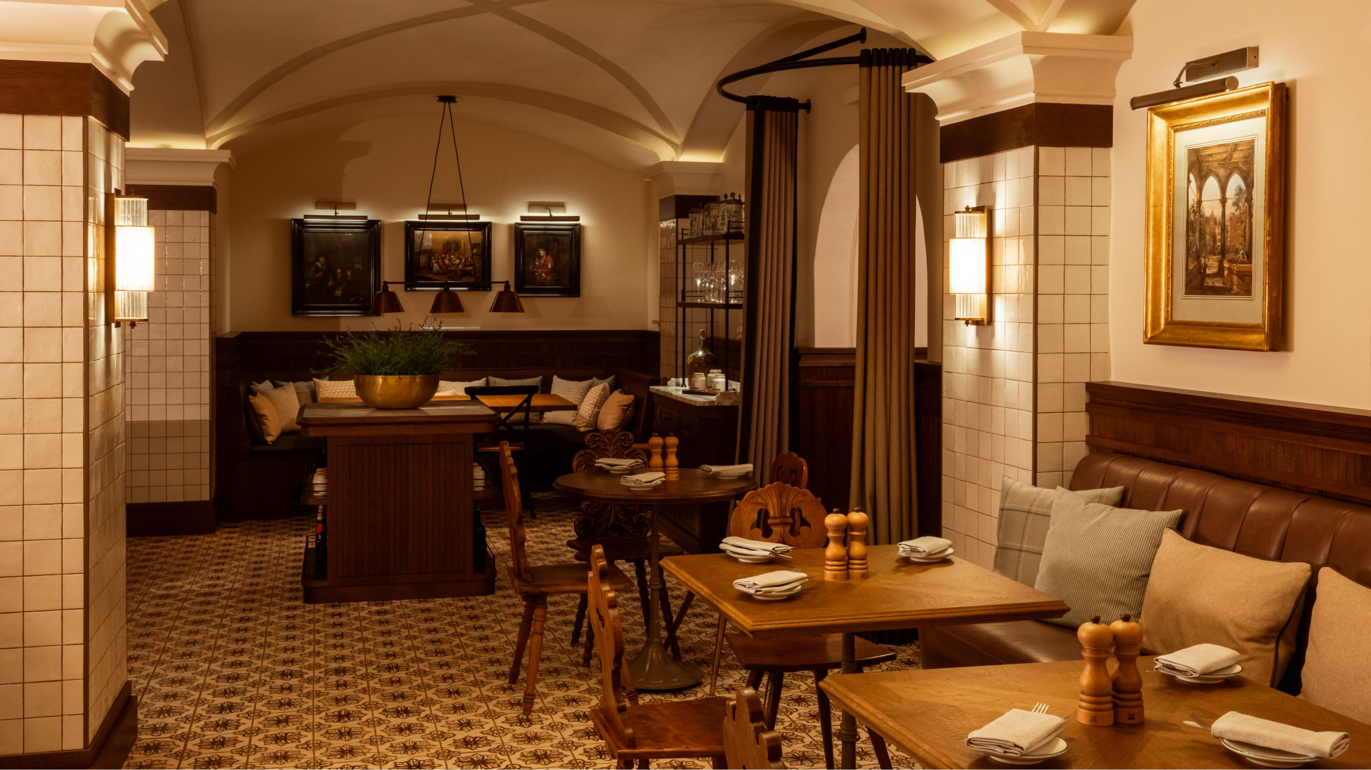 Vinothek Restaurant Seating