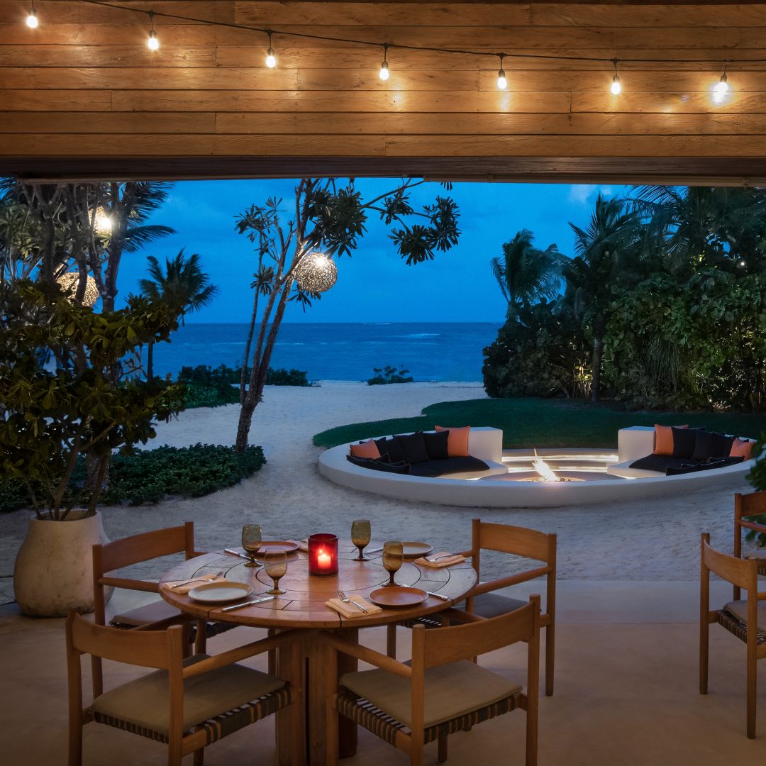 Cena en la playa de Aqui Me Quedo 