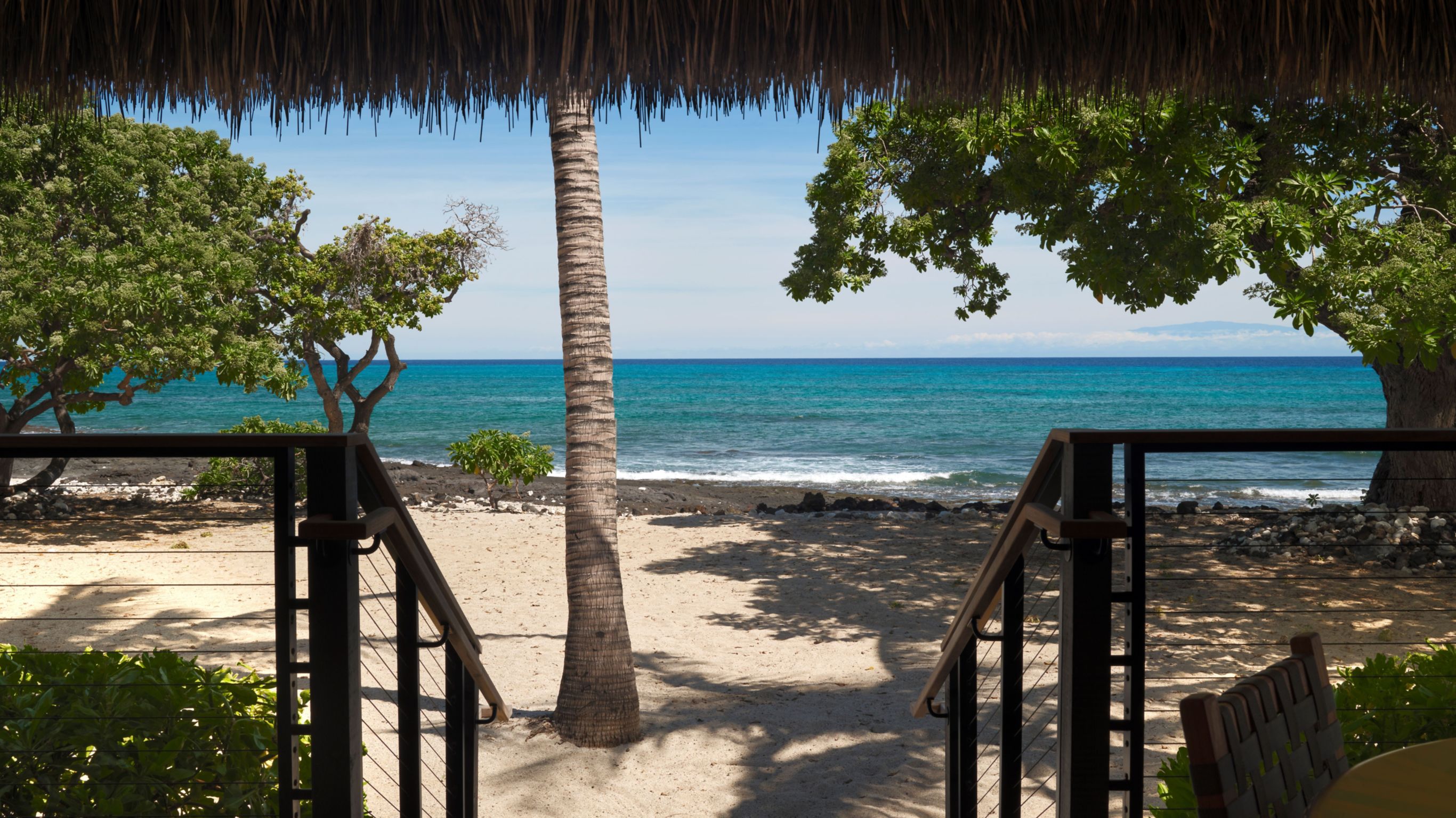 Beach Front Hale Lanai