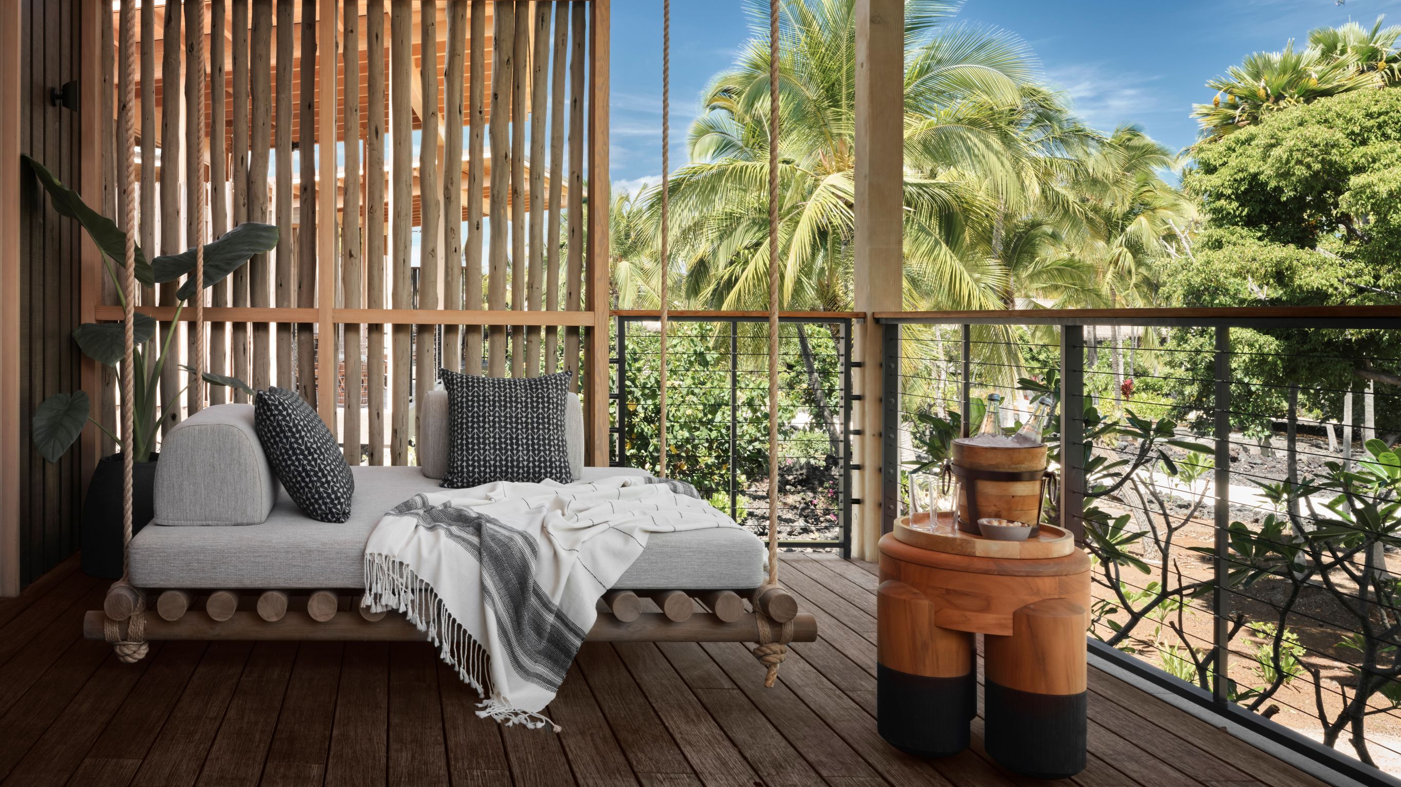 Tree Top King Hale Lanai