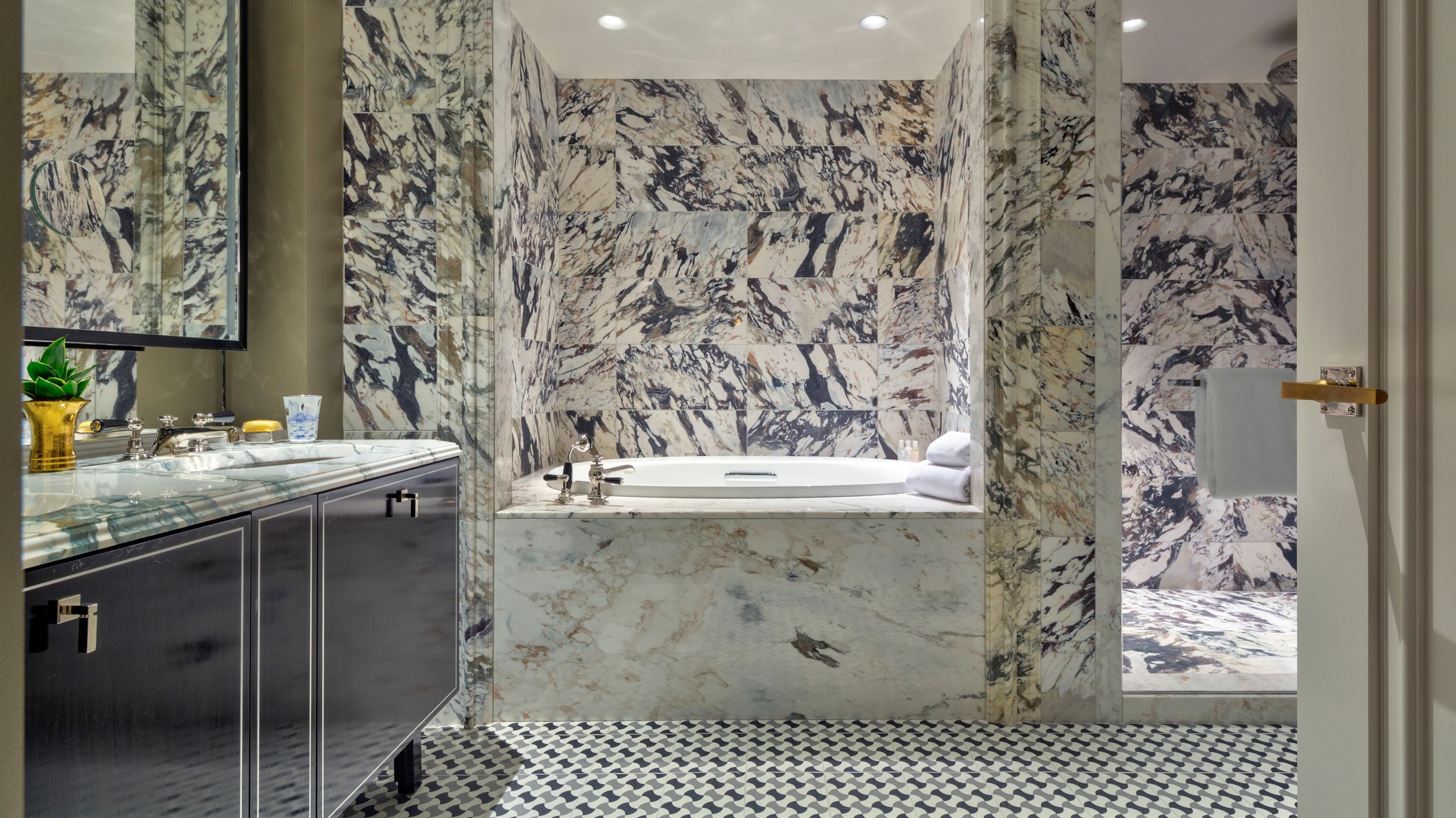 Rosewood Premier Suite Bathroom