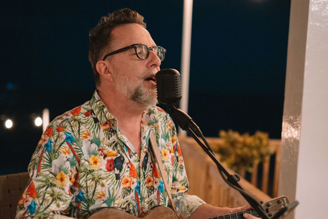 Mike Hind performing with ukelele at the Beach Club