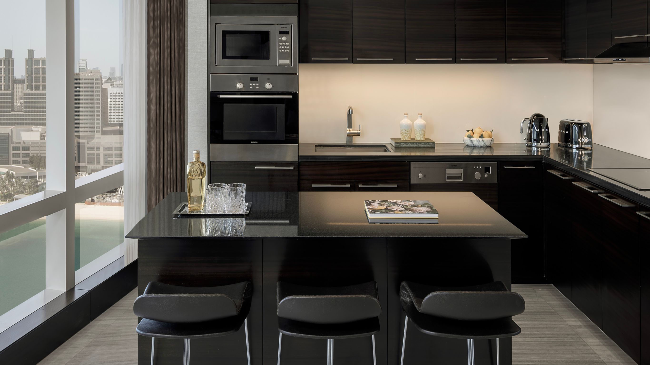 Deluxe One Bedroom Suite Washroom