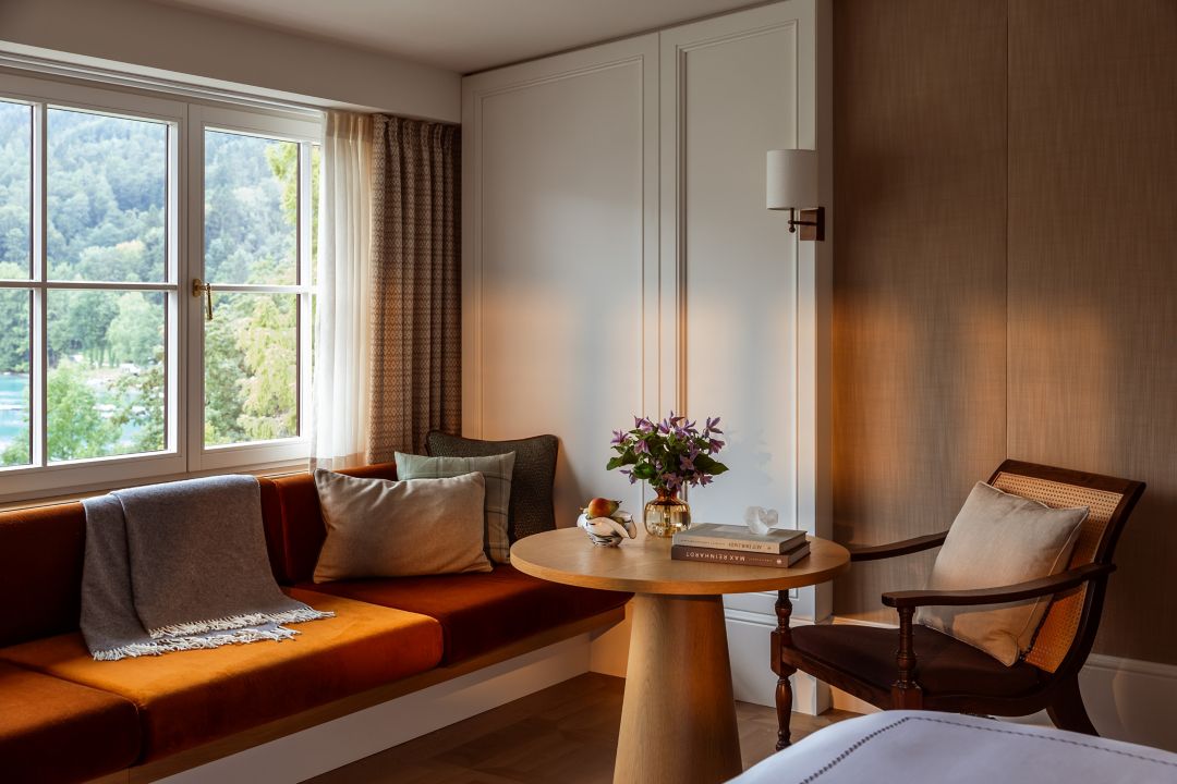 Premier Lakeview Room