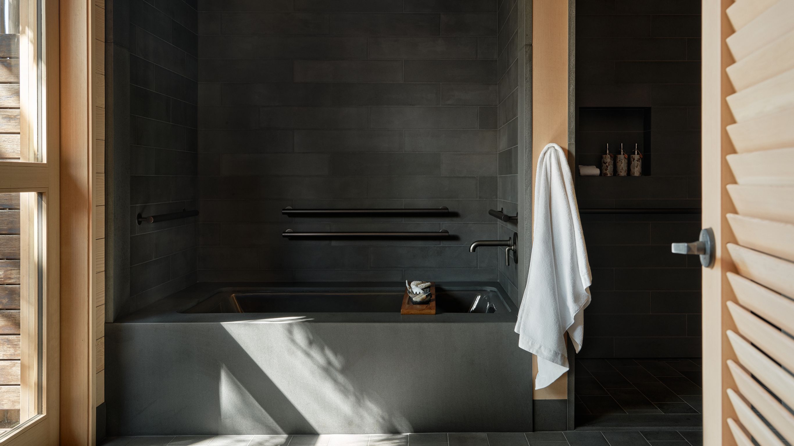 Soaking Tub & Shower