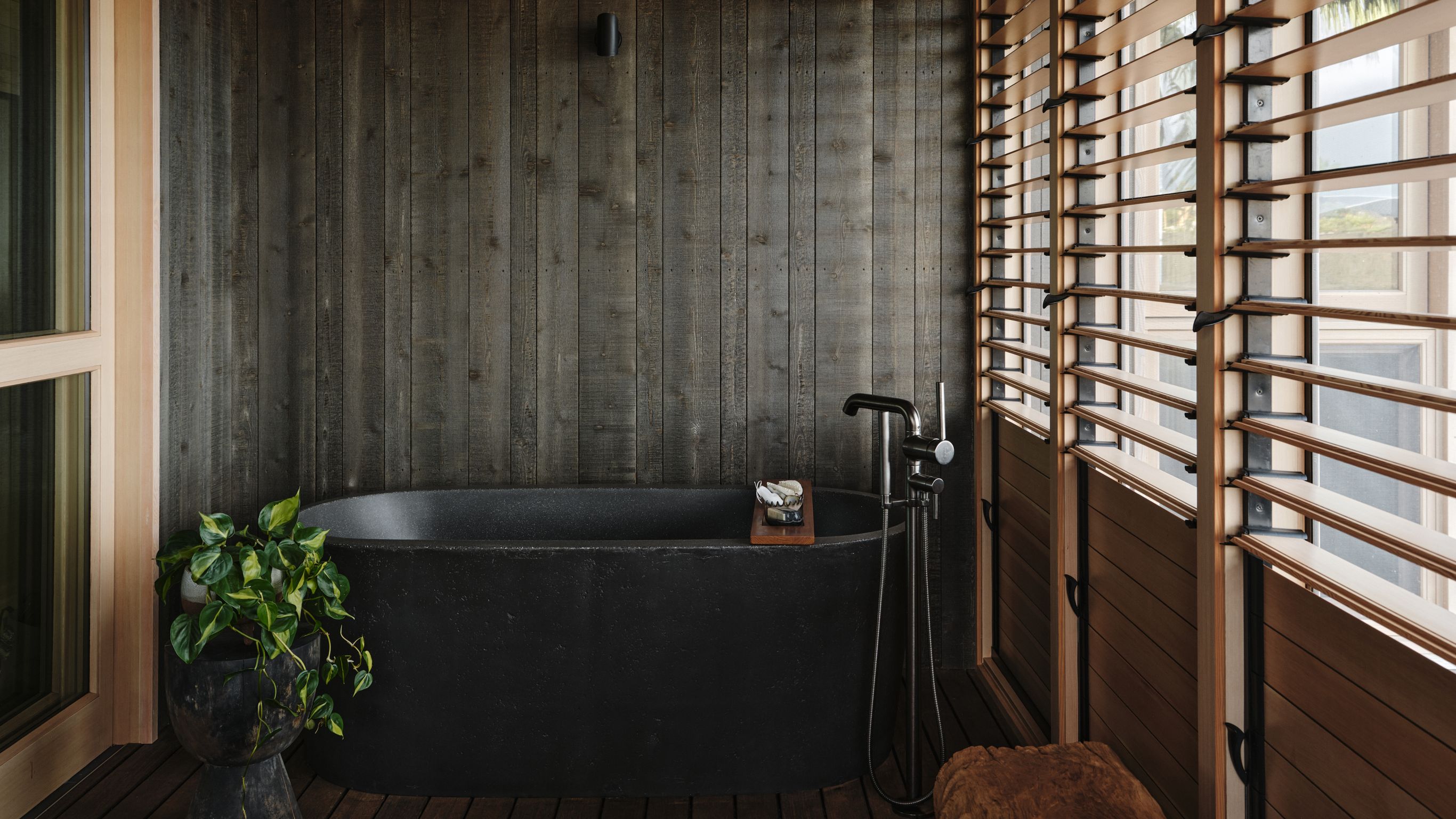 Kumukea Primary Hale Soaking Tub