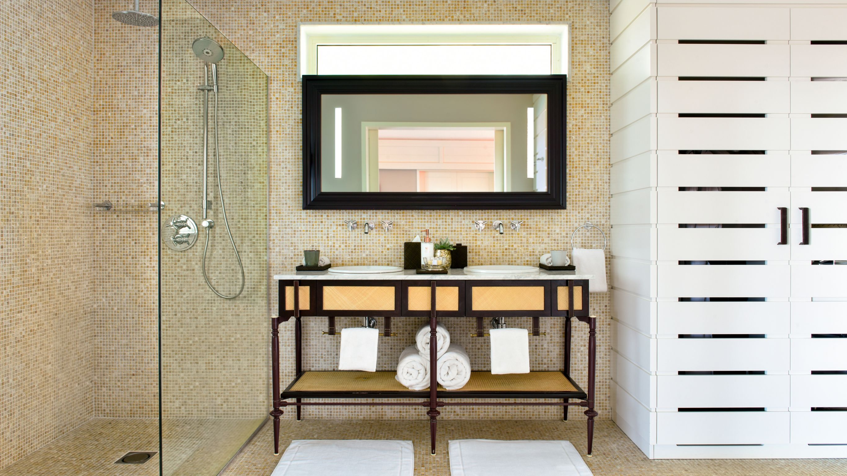 Ocean Cove Room bathroom