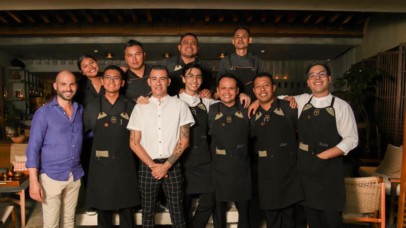 Zapote bar team behind bar 