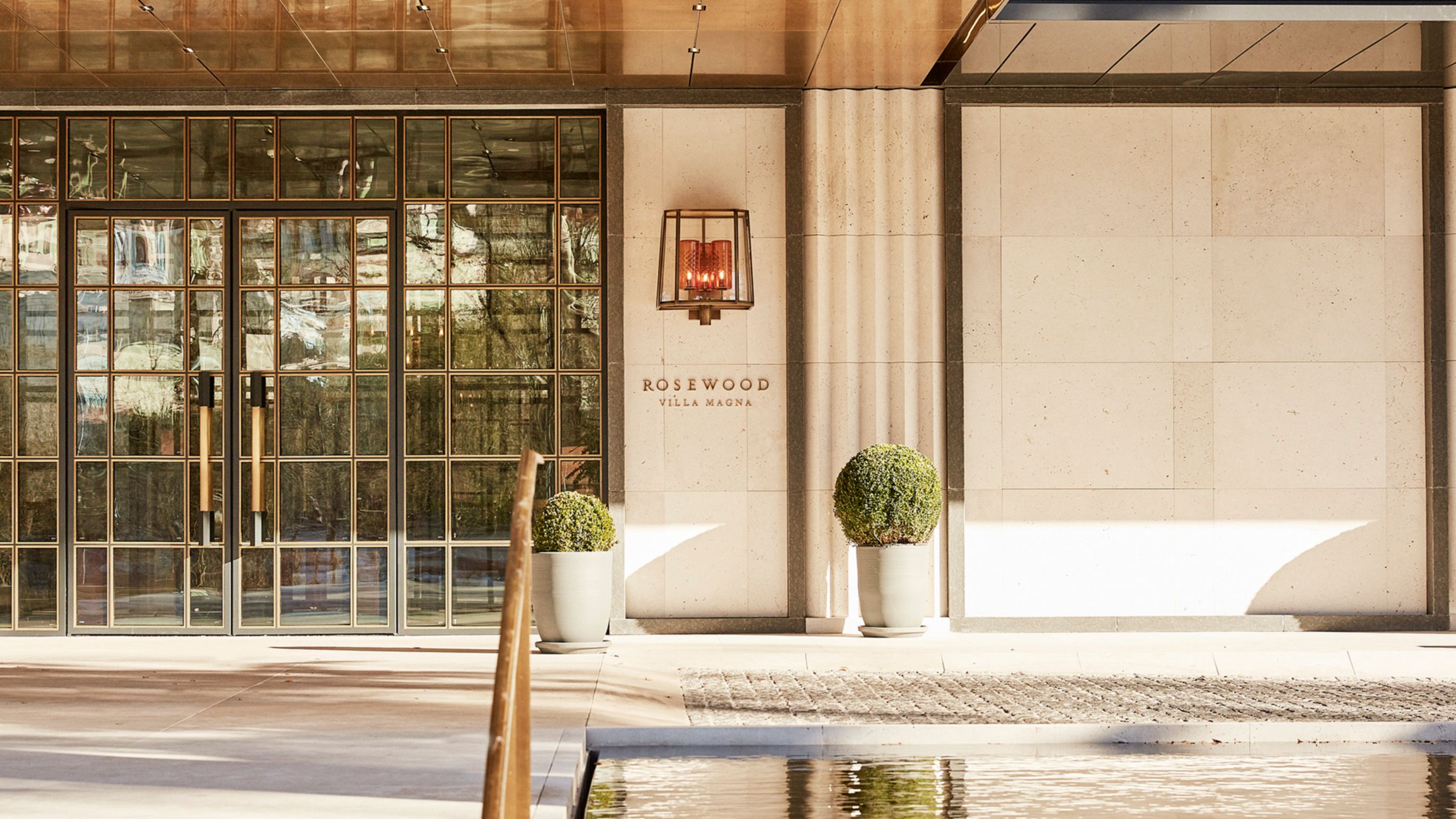 Facade Rosewood Villa Magna