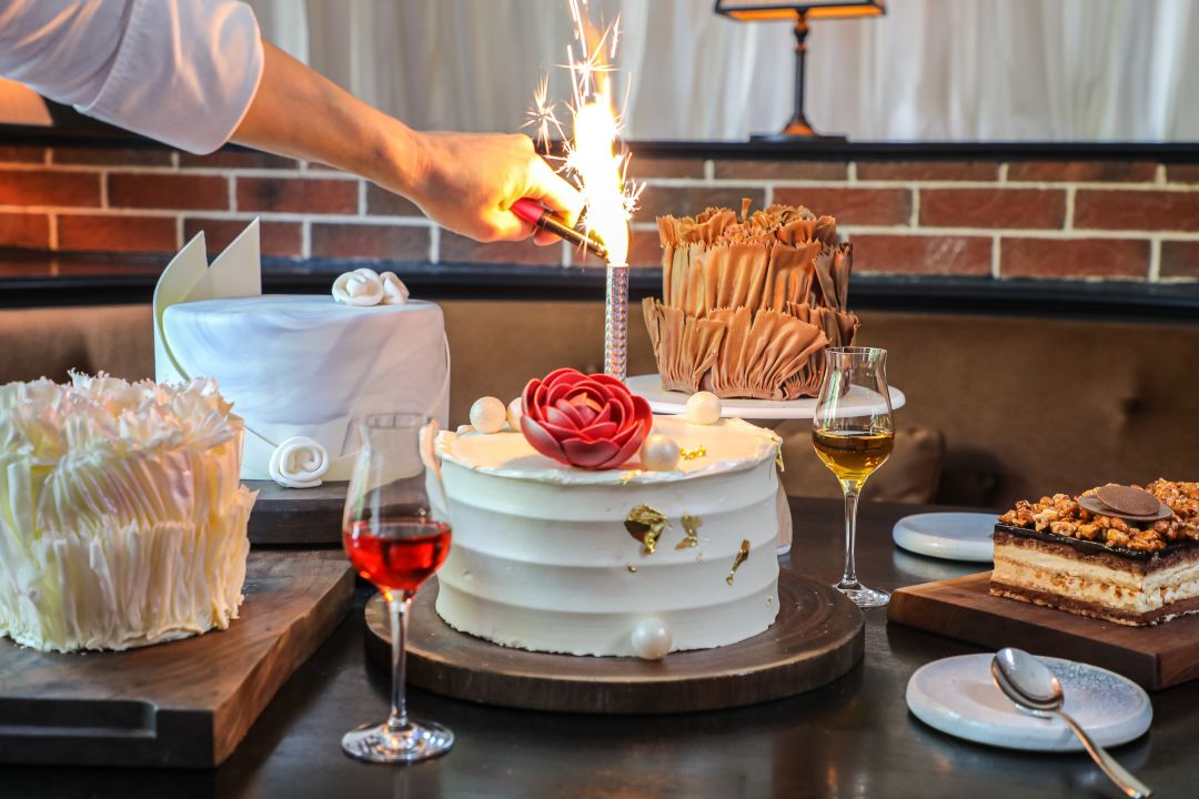 Custom Cakes by CUT