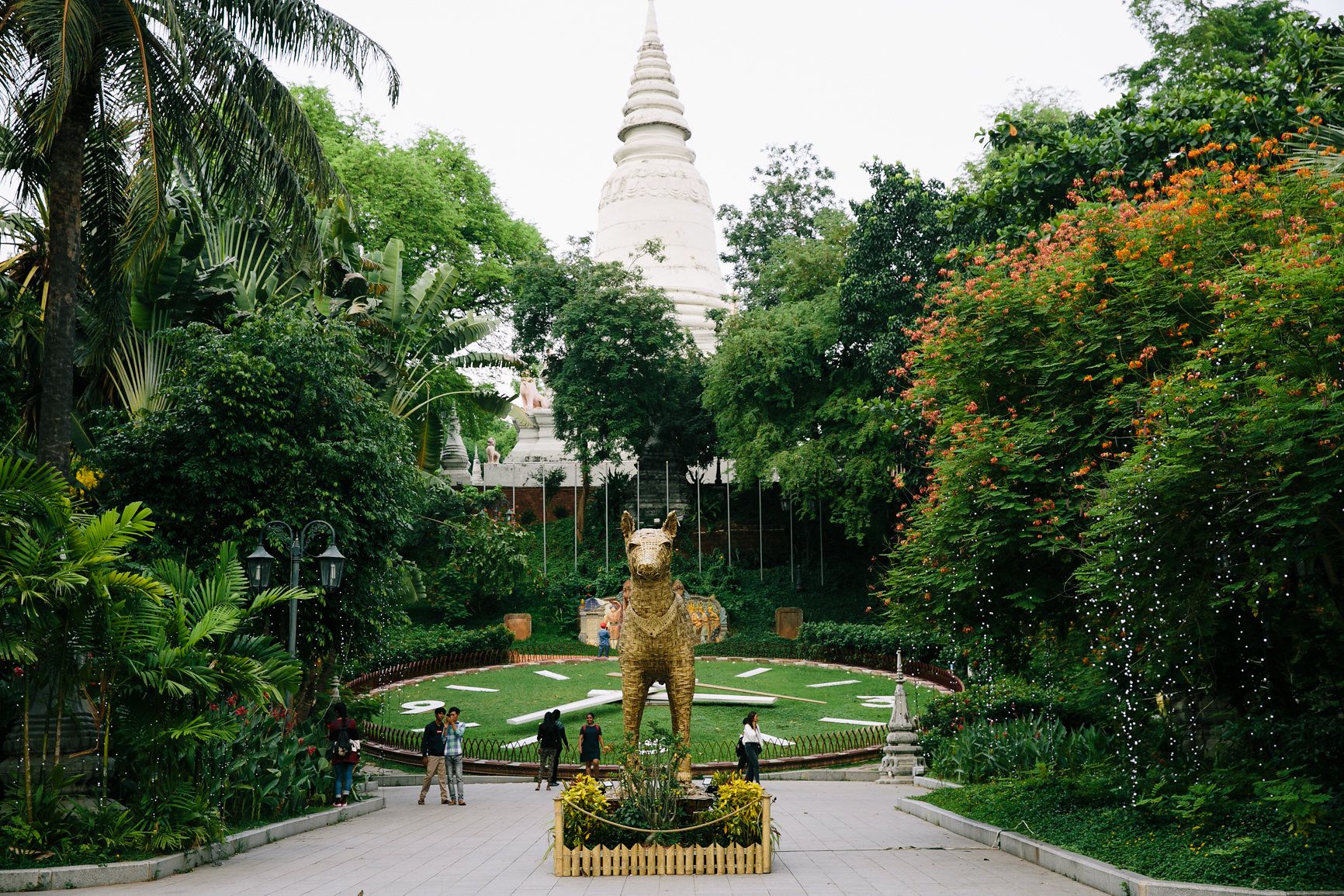 MORNING RITUAL AT WAT OUNALOM