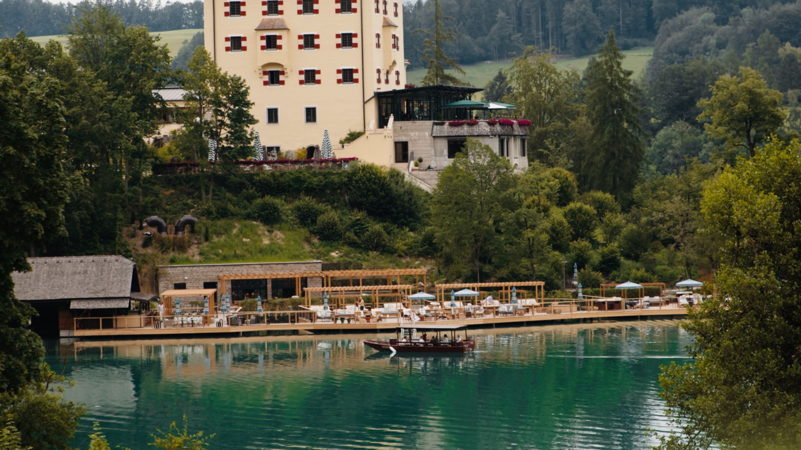 Zille boat infront of See Club