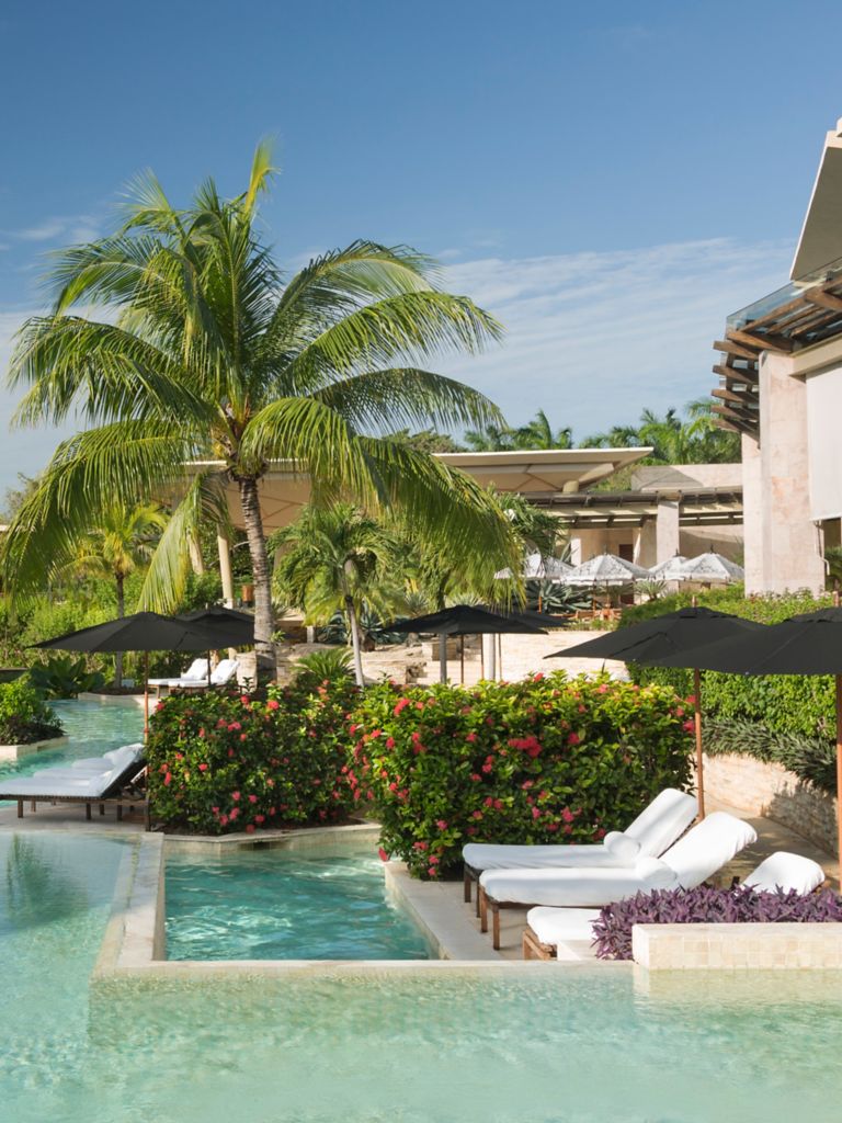 Piscinas del Resort Riviera Maya |Resort de lujo en Playa del Carmen |  Rosewood