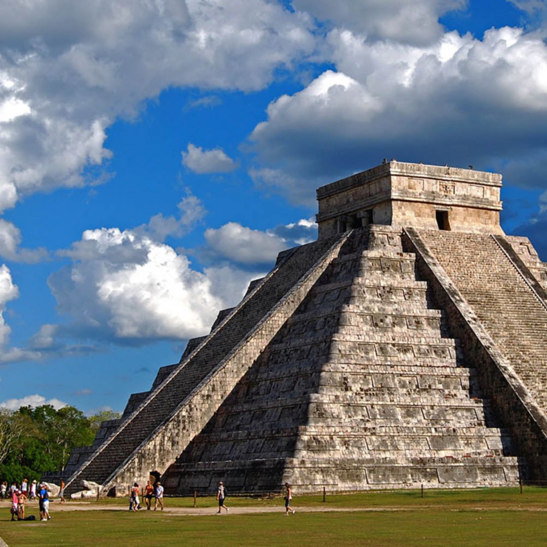 Chichenitza Piramid in Yucatan Mexico