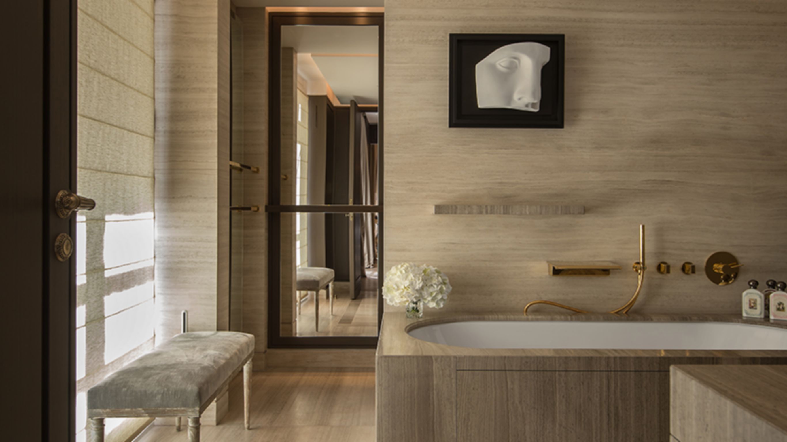 Salle de bain de la Suite Duc de Crillon