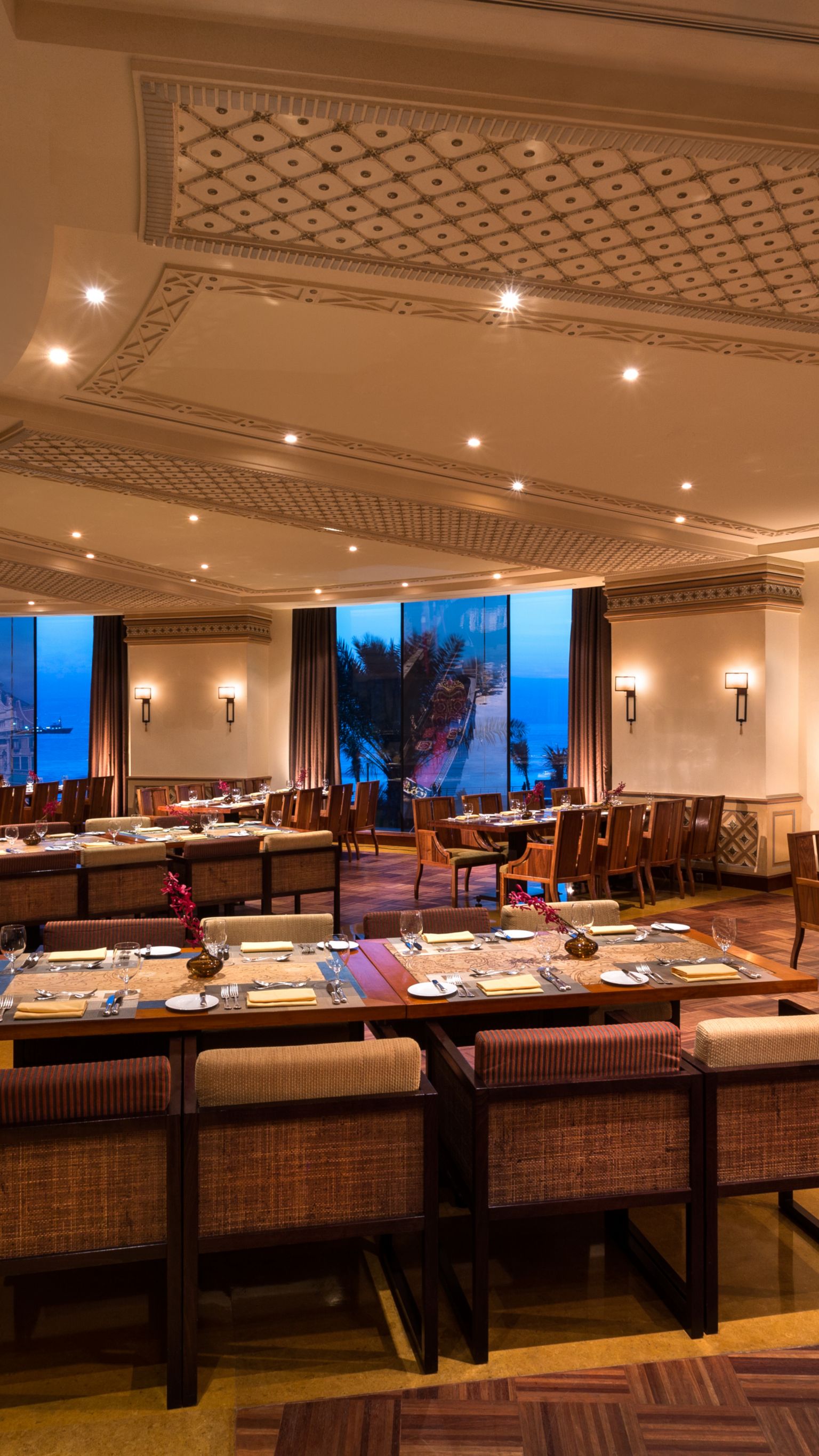 هابسبيرج | روزوود جدة