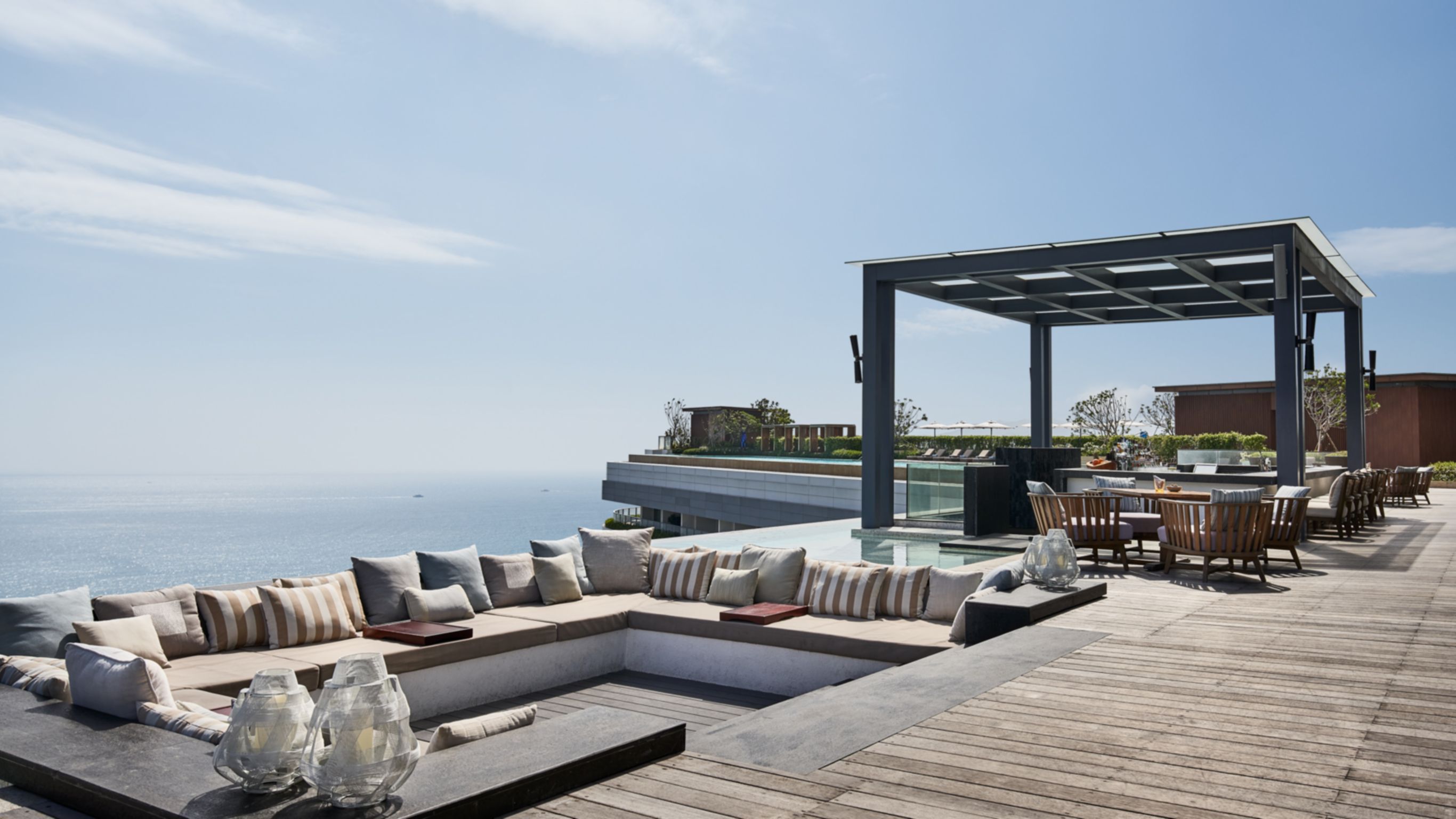 Hai Infinity Pool and Bar | Rosewood Sanya