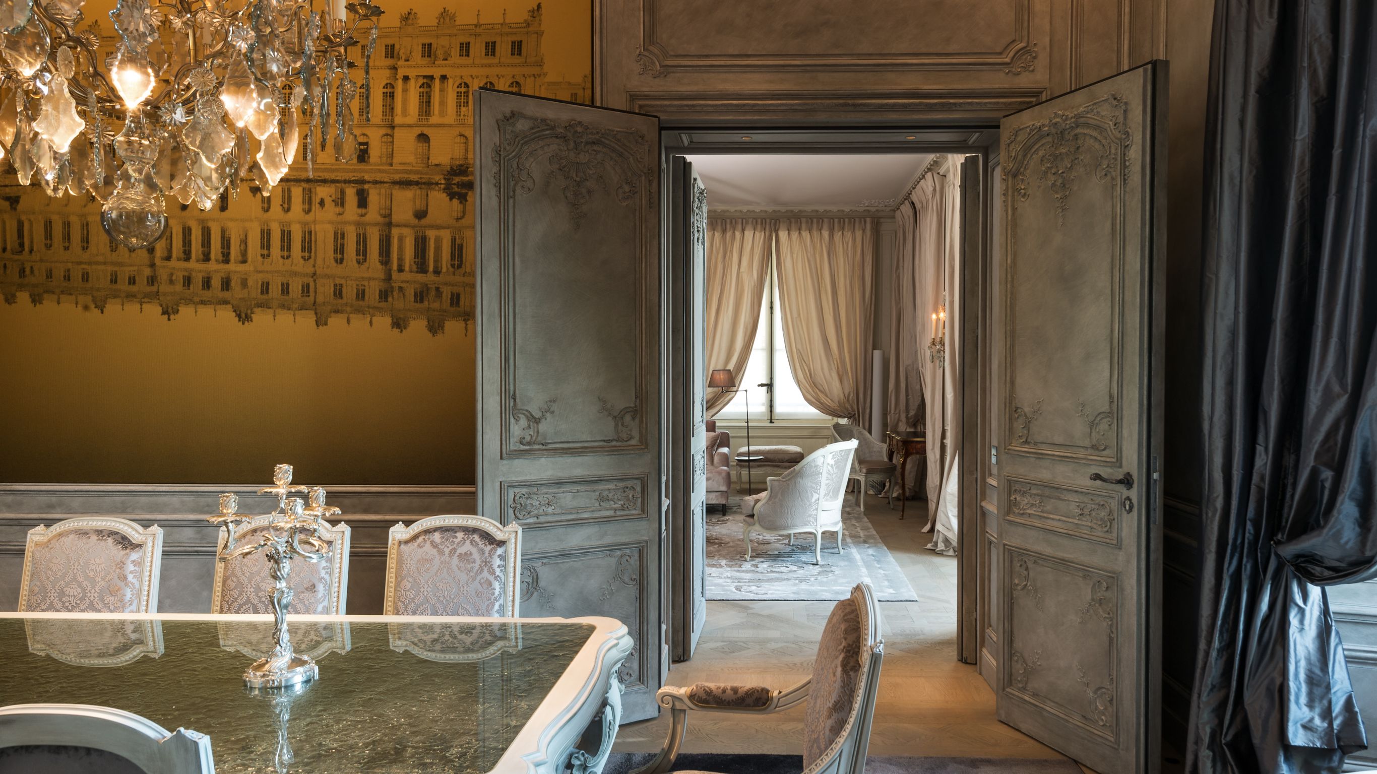 Grands Appartements Dining Paris