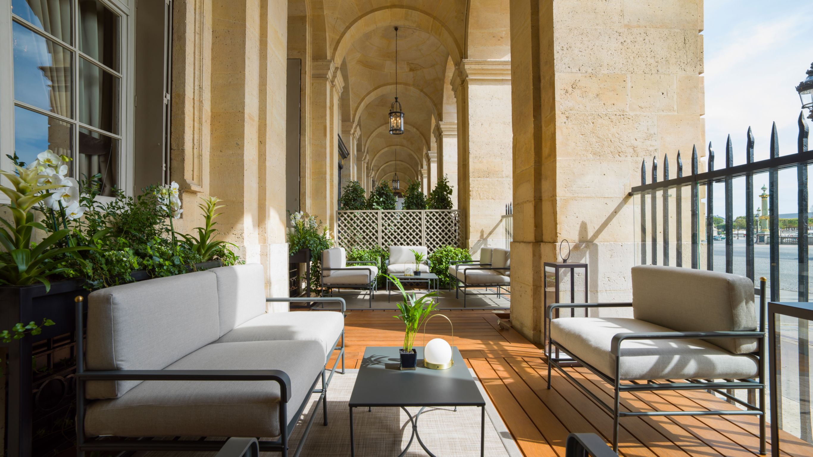 BAR LES AMBASSADEURS