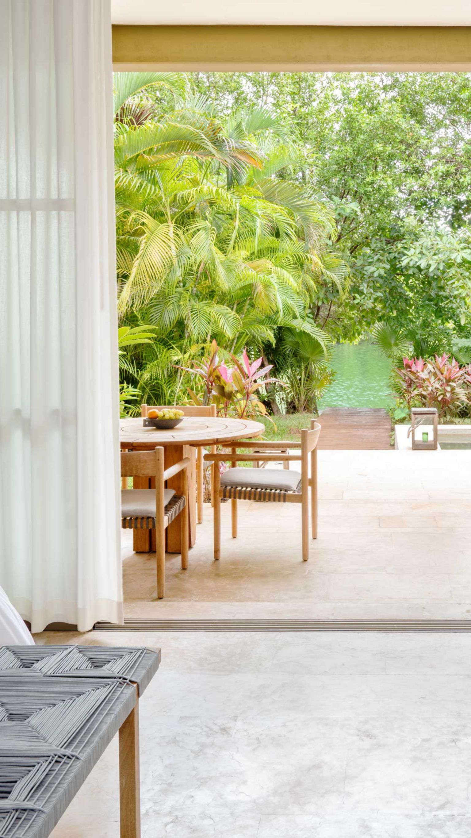 Lagoon Studio King Suite