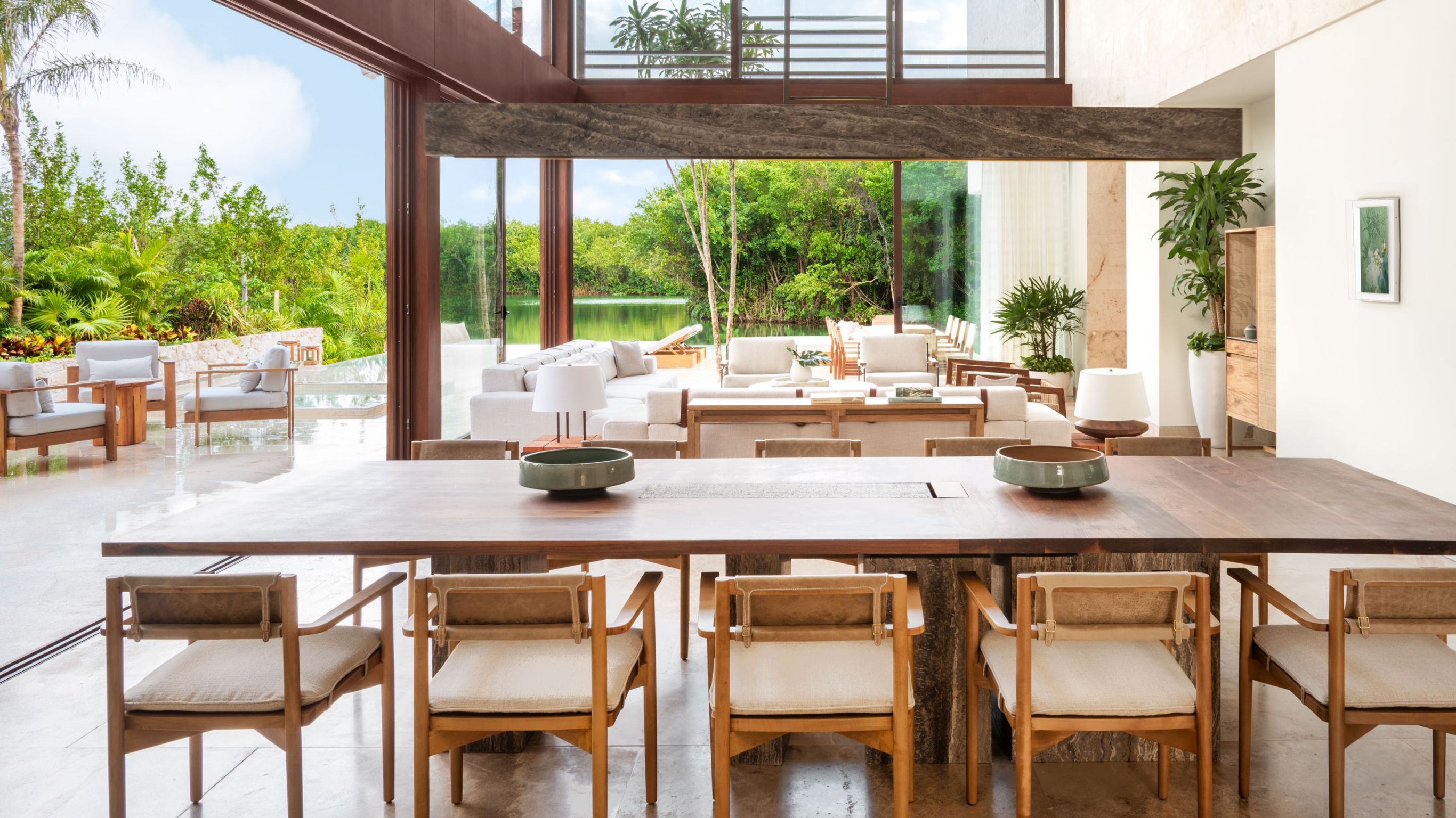 Comedor de la villa de cinco habitaciones 