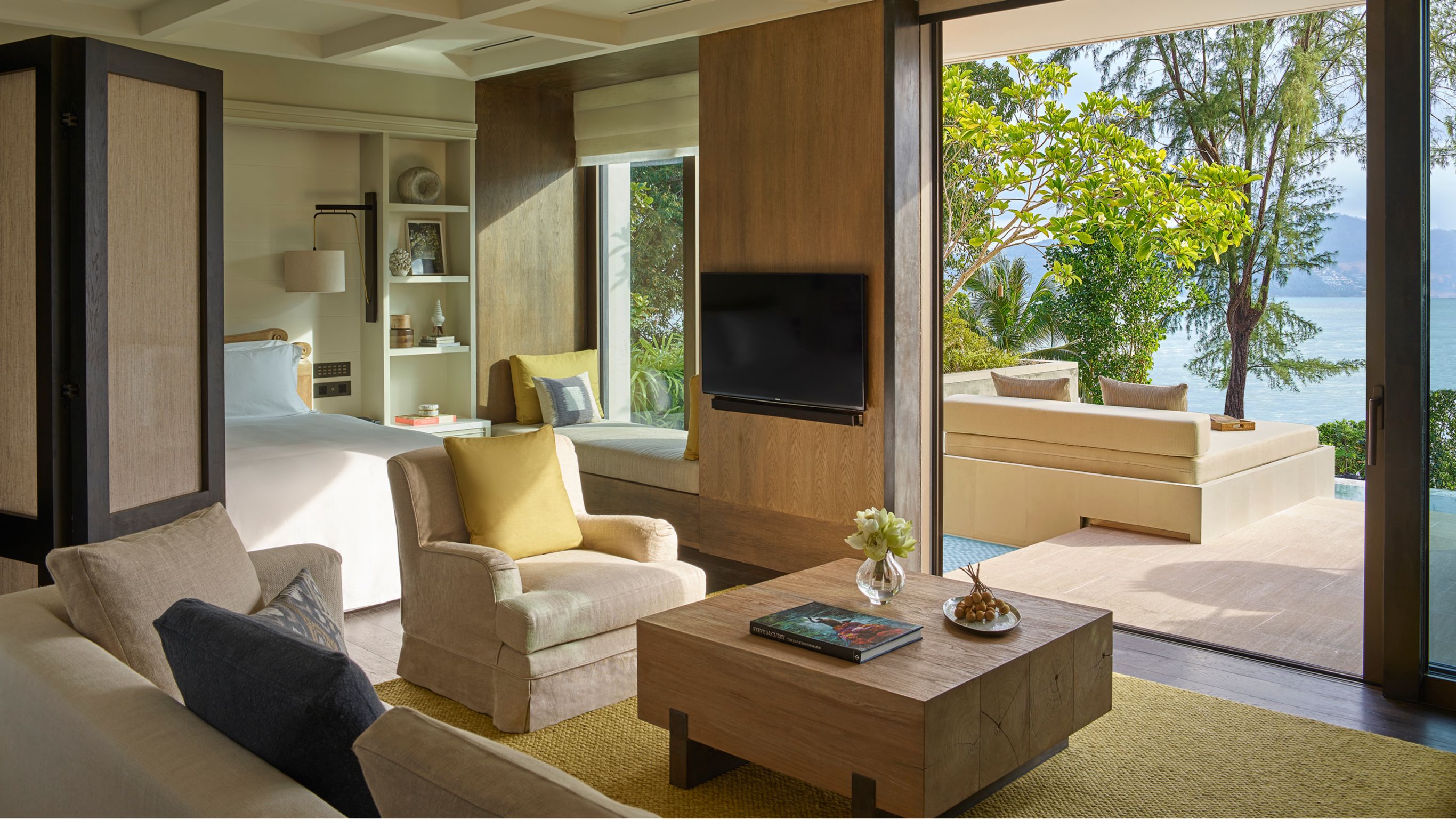 普吉岛局部海景泳池亭楼的客厅