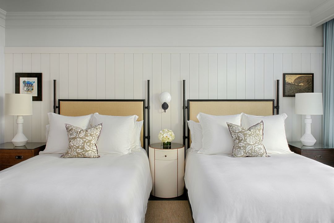 queen room bed detail