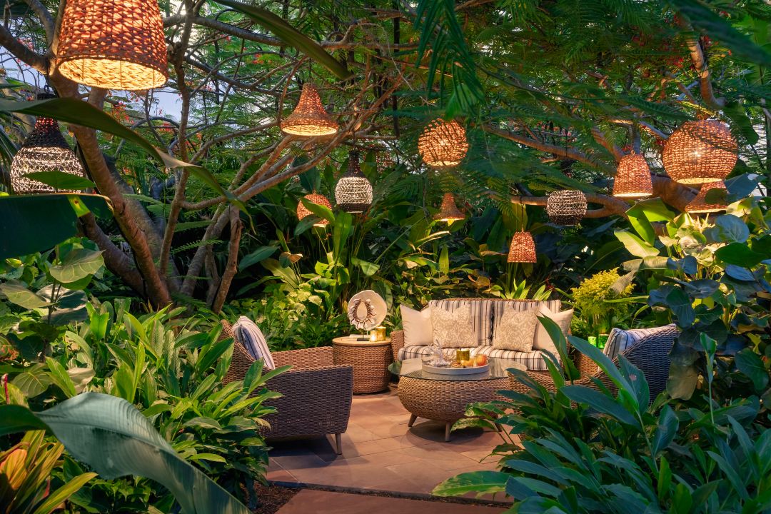 Resort Garden Nook - outdoor dining area