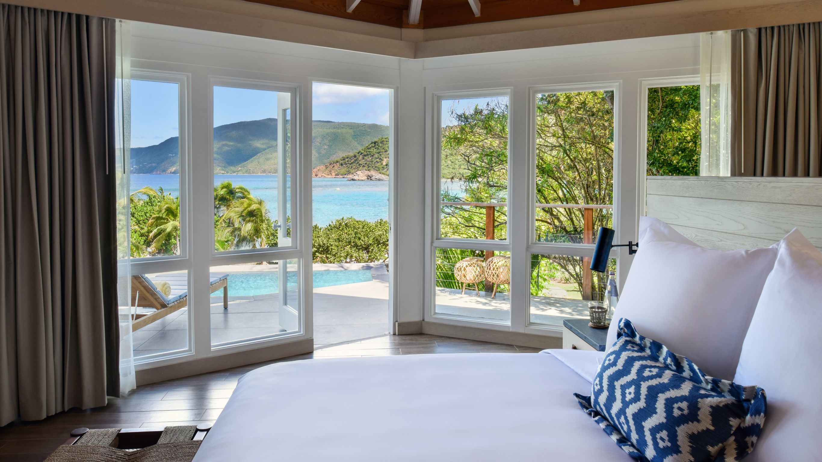 Grand One-Bedroom Pool Suite Bedroom