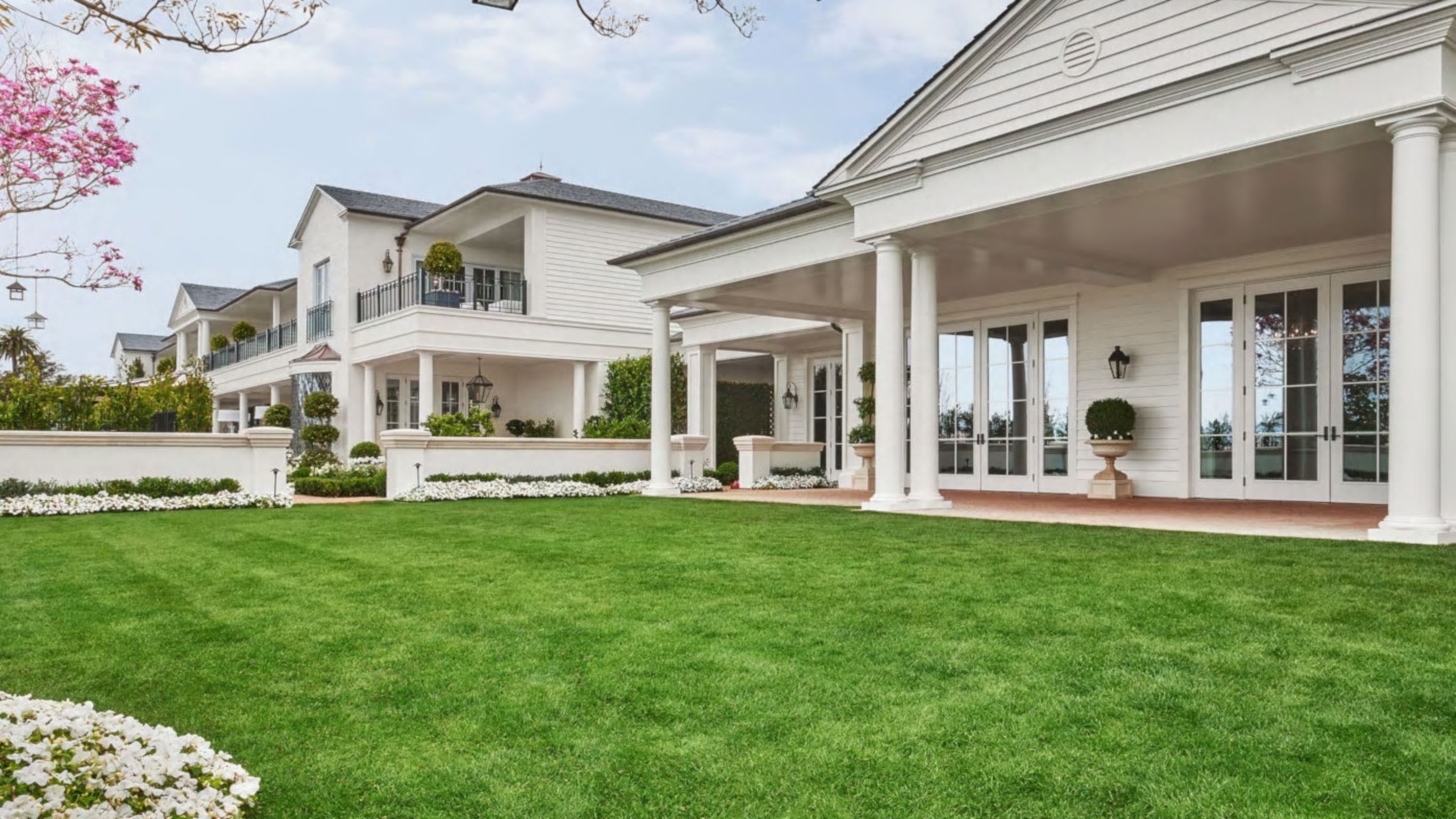 Chandelier Ballroom Lawn