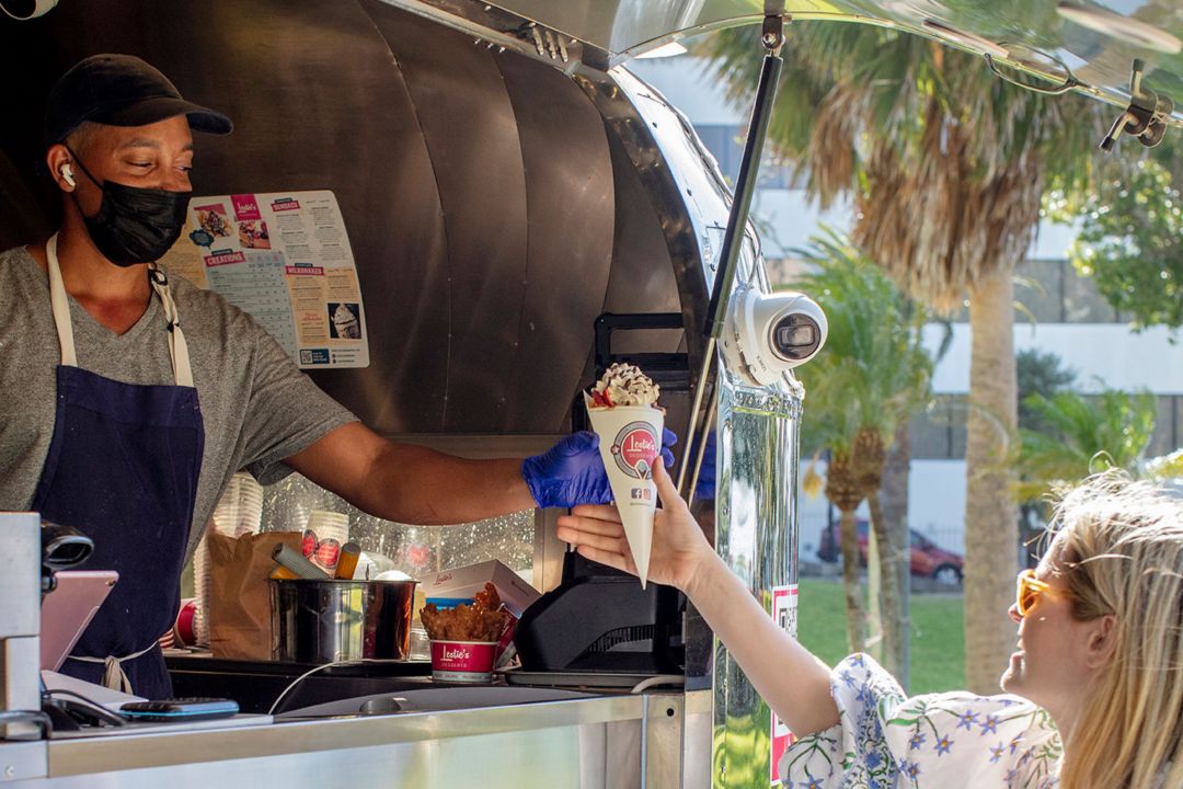 sarah bray picking up waffle cone ice cream