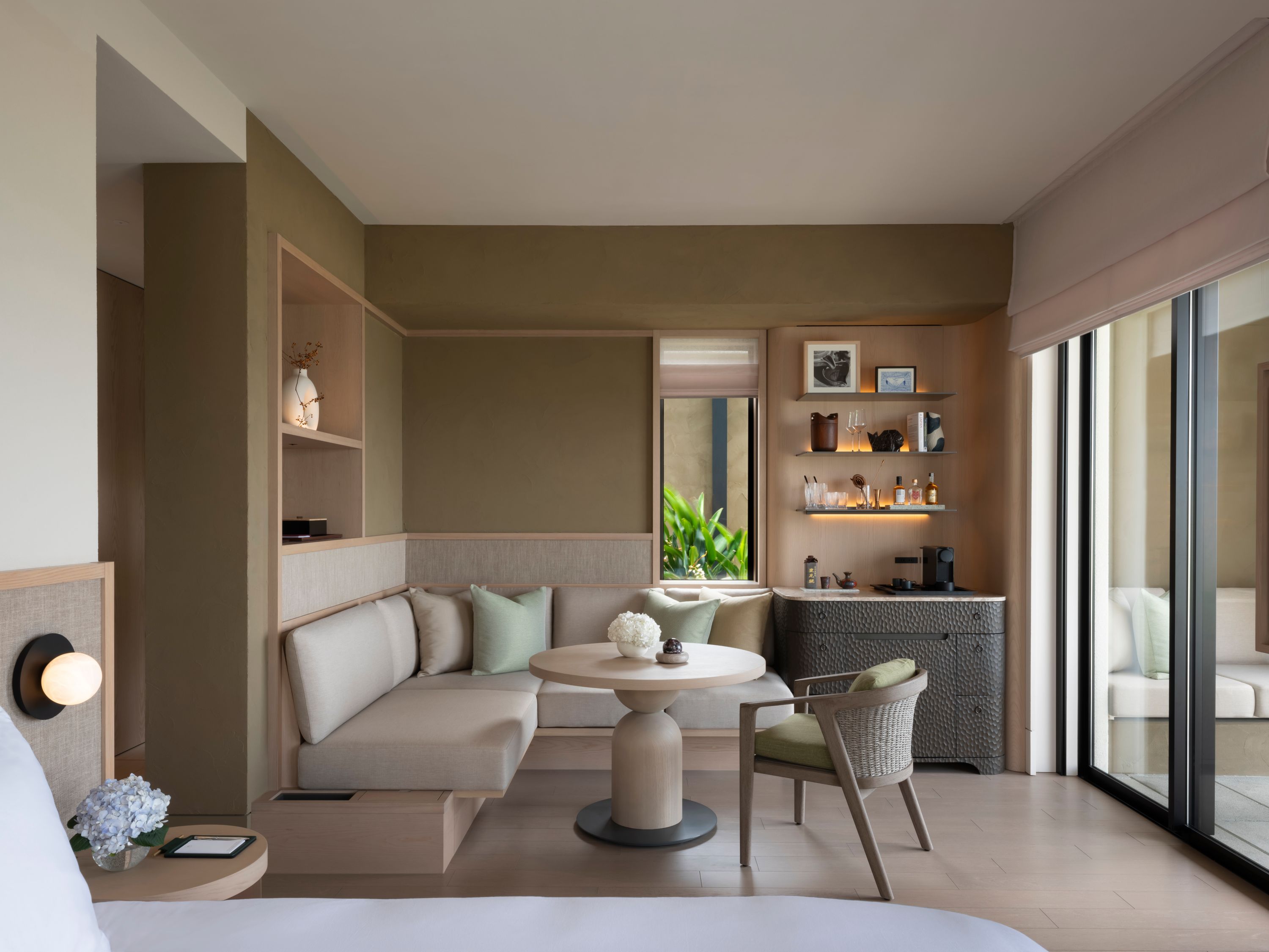 宮古ブルーの静穏な海と琉球の神秘が織りなす楽園 「ローズウッド