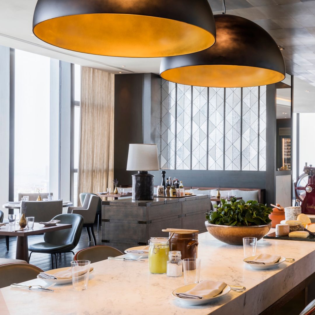 金边 Brasserie Louis 餐厅用餐