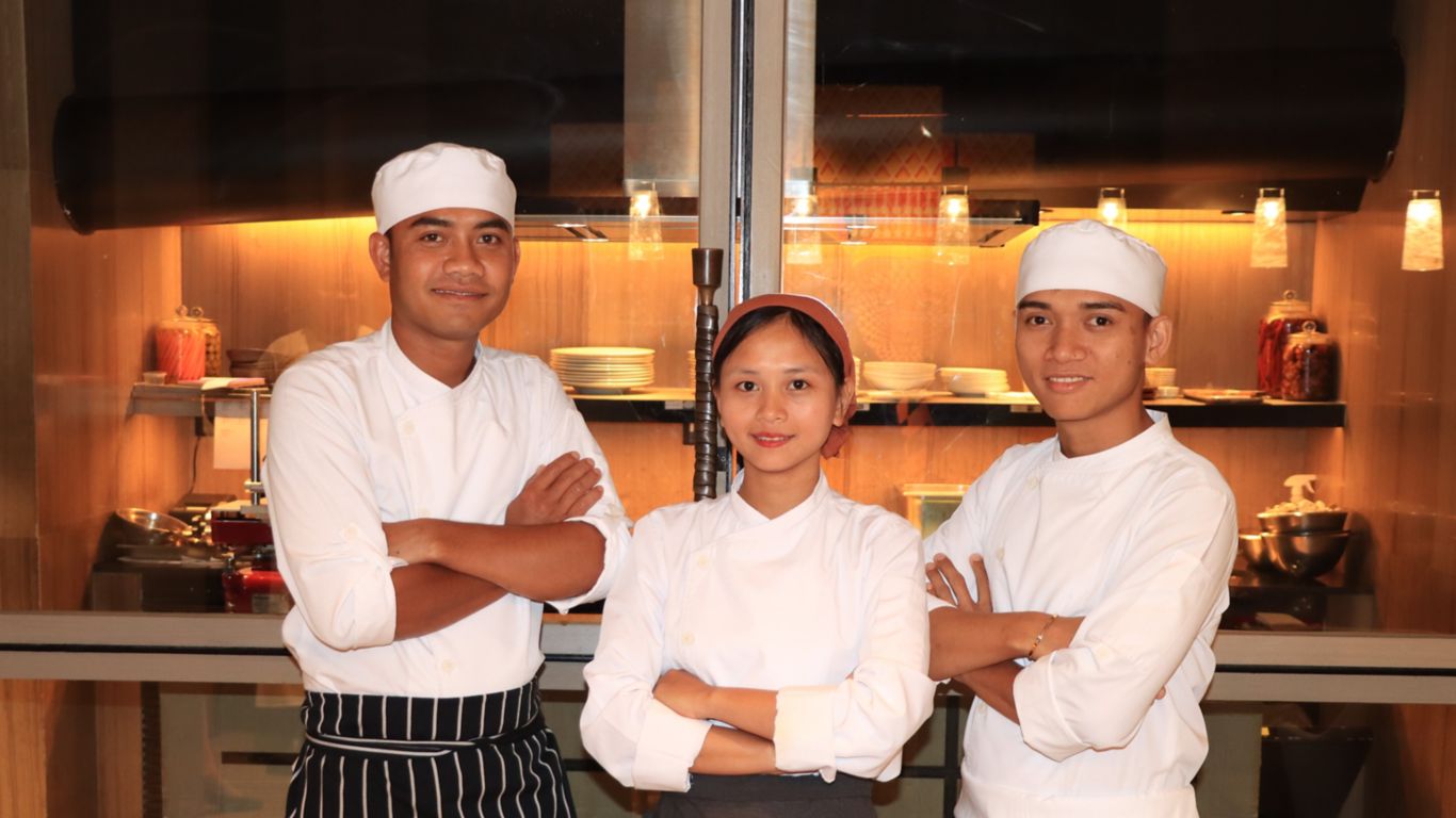 Rosewood Phnom Penh's Executive Chef Jan Van Dyk Leads Team Cambodia to Victory at Gulf Food Youth X Competition