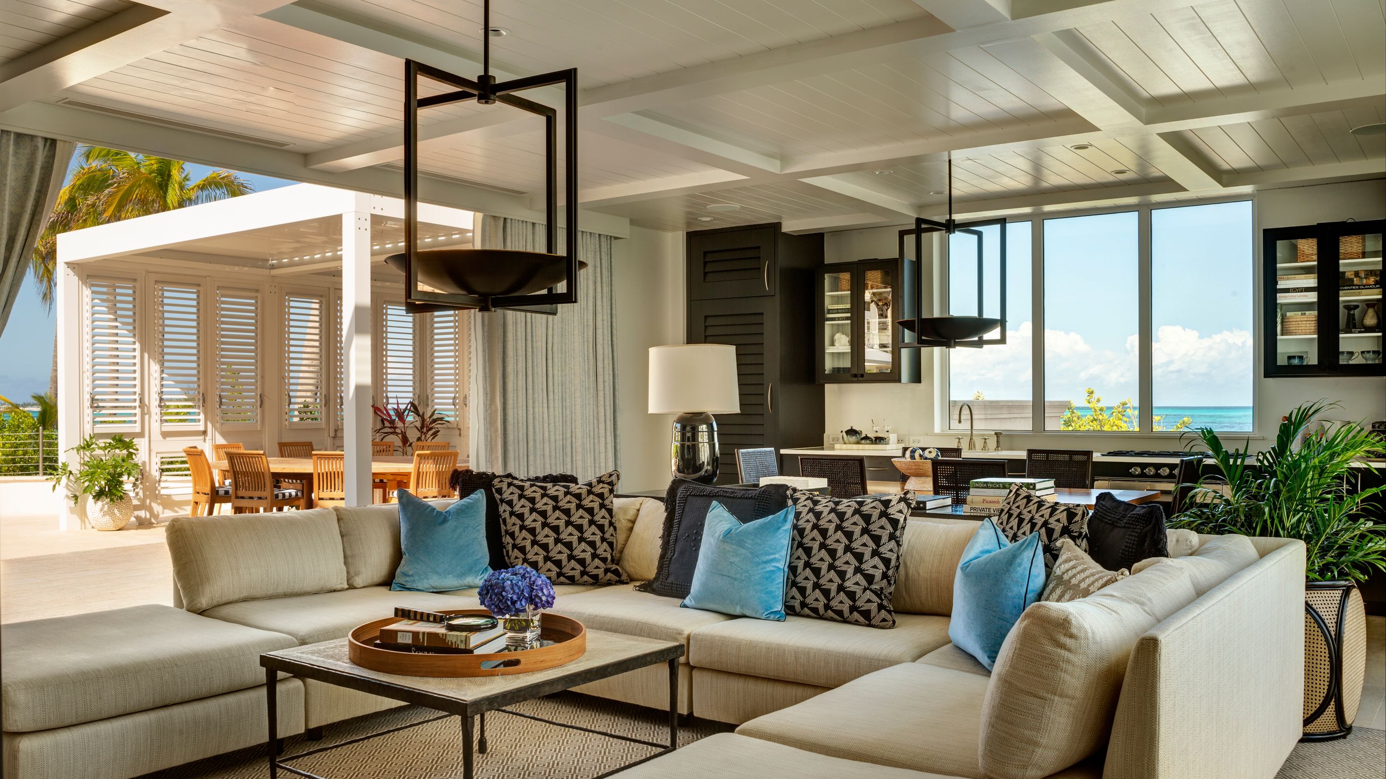 six bedroom villa living room